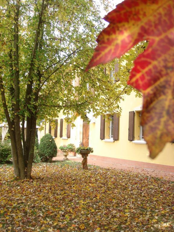 La Corte Del Cavaliere Bed & Breakfast Calderara di Reno Bagian luar foto