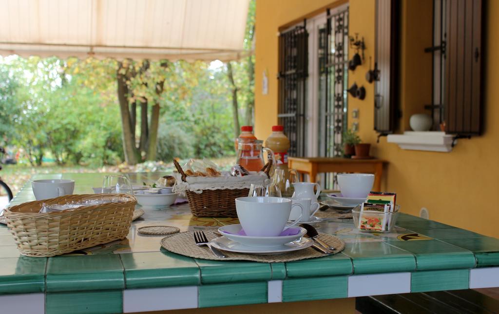 La Corte Del Cavaliere Bed & Breakfast Calderara di Reno Bagian luar foto