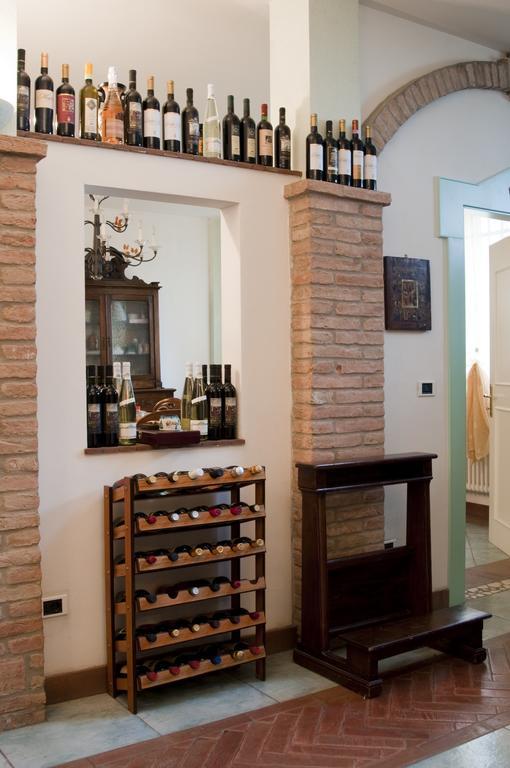 La Corte Del Cavaliere Bed & Breakfast Calderara di Reno Bagian luar foto
